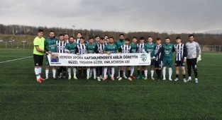 Yeşiller Gençlik, Hendek Gençlikspor'u ateşe attı.