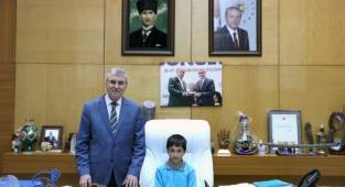 Başkan Keskin, 23 Nisan’da başkanlık makamından açıklamalarda bulundu