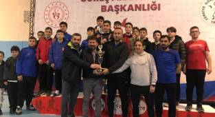 Güreşte Hendek farkı...