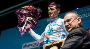 Nefesler Tutuldu, Büyükşehir Vitaly İle Yeniden Podyuma Çıktı