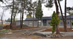 Sana taş atana, ekmek at!