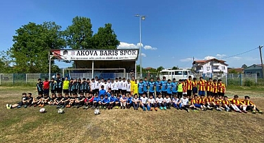 Akova'da miniklerden futbol resitali
