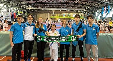 Ay yıldızlı bayrağımızı dalgalandırdılar