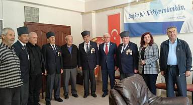 Gaziler Derneği Demokrat Partiyi ziyaret etti