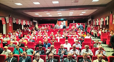 Başkan Yağlı Ve Muhtarlar, Kongre Salonunu Terk Etti!