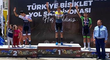 Genç pedaldan derece geldi