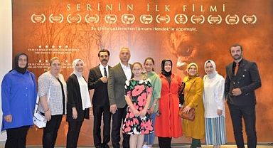 Kırmızı halı ve kokteyl 