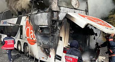 74 Yolcuyu korkutan otobüs yangını!