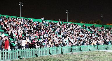 Millet Bahçesi’nde sahne çocuklar için kuruldu