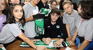 Büyükşehir hentbol takımına coşkulu karşılama