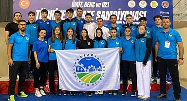 Büyükşehir karate sporcuları gururlandırdı!