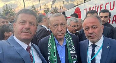 Cumhurbaşkanı Erdoğan’ı Akyazılı çocuklar karşıladı