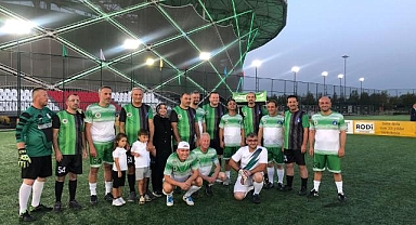 Cumhur İttifakı ile Millet İttifakı aynı takımda forma giydi!