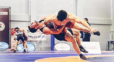 Büyükşehir'in Güreşçileri Ankara'da Mindere Çıktı