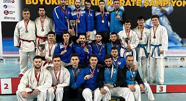 Büyükşehir karate takımı kürsüye çıktı