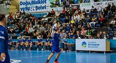 Büyükşehir taraftarının önünde İzmir'i rahat geçti