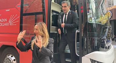 Genel Başkan Aylin Nazlıaka, yeni üyelere rozet taktı.