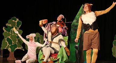 ‘Aslan ile Fare’ Oyunu Minikler Tarafından İlgiyle İzlendi