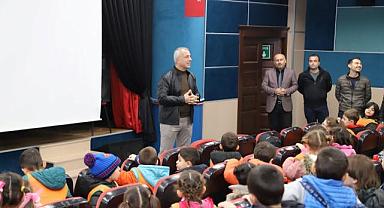 HENDEK BELEDİYESİNDEN ANAOKULU ÇOCUKLARINA ÜCRETSİZ SİNEMA
