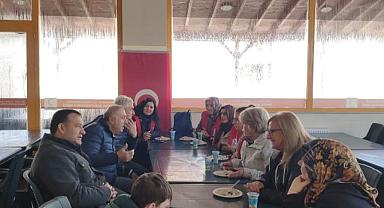 Hendek Kızılay'da Kadın Kollarını kurma çalışması