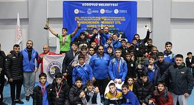 Söğütlü’de Minderin Tozunu Attırdılar