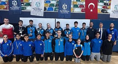 Büyükşehir karate sporcuları durdurulamıyor