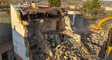 HENDEK'TE YIKIM İŞLERİ DEVAM EDİYOR!