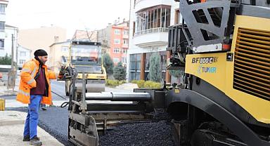 YENİMAHALLE’DE 4 AYRI SOKAKTA ASFALT ÇALIŞMALARI TAMAMLANDI