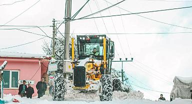 Büyükşehir'den Kar Raporu: 6 Grup Yolu Ulaşıma Açıldı