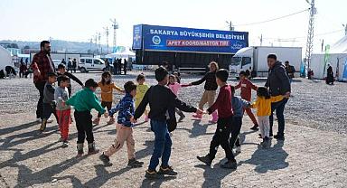 Büyükşehir deprem çocuklarının yüzünde tebessüm oldu