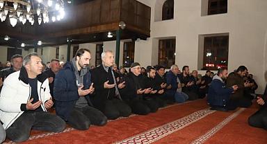 MİRAÇ KANDİLİNDE DEPREMZEDELERE DUALAR EDİLDİ