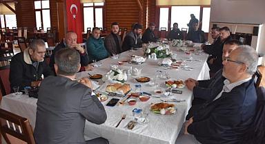 AZİZ KOÇ GAZETECİLERLE KAHVALTIDA BULUŞTU