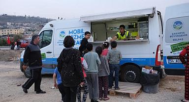 Büyükşehir’den Hatay’a aşevi: Kazanlar günün her saati kaynıyor