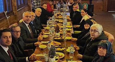 CUMHUR İTTİFAKININ BAŞKANLARI YAŞLILARLA İFTARDA BULUŞTU