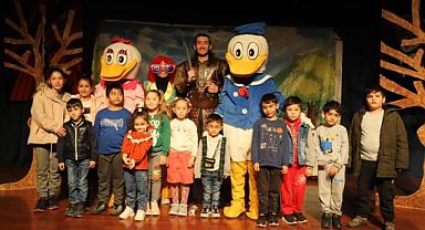 DEPREMZEDE ÇOCUKLARA TİYATRO MORALİ
