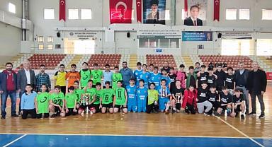 Yıldız Erkekler Futsal Şampiyonu Hendek İmam Hatip Ortaokulu
