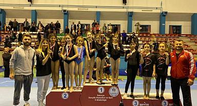 ARTİSTİK CİMNASTİKTE HENDEKLİ MİNİK SPORCULARIN BÜYÜK BAŞARISI!