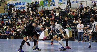 Büyükşehir Hentbol Beşiktaş’a mağlup oldu