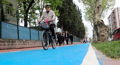 Çark Caddesi Rengârenk Yüzüyle İlk Misafirlerini Karşıladı