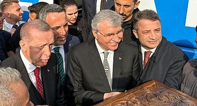 Cumhurbaşkanı Erdoğan'a Şifa Sandığı Hediyesi