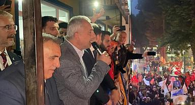Başkan Babaoğlu AK Parti Binasında Balkon Konuşması Yaptı!
