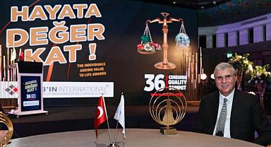 Başkan Ekrem Yüce’ye ‘Hayata Değer Katan Birey’ Ödülü Verildi