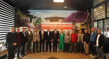 Birileri, cambaza bak cambaza oyunu oynuyor...