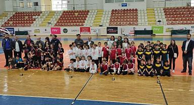 Geleneksel Çocuk Oyunları 2. Gününde Mendil Kapmaca İle Devam Etti