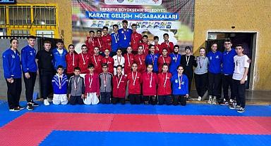 HENDEKLİ KARATECİLER MADALYALARI TOPLADI