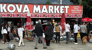 Kontrolünü Kaybeden Araç Markete Girdi!