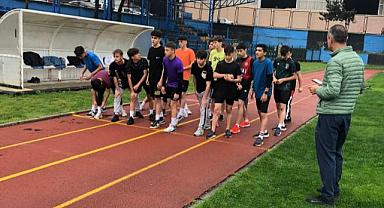 Okul Sporları Genç Erkekler ve Genç Kızlar Atletizm Koşuldu