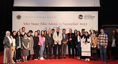Yılın Yazar, Fikir Adamı ve Sanatçıları ödüllerini Sakarya’da aldı