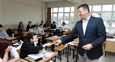 Akyazı Belediyesinden Üniversite Sınavına Girecek Öğrencilere İnternet Desteği