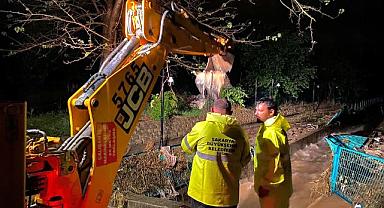 Büyükşehir’den gece boyu sel mesaisi: Taşkınlara anında müdahale edildi